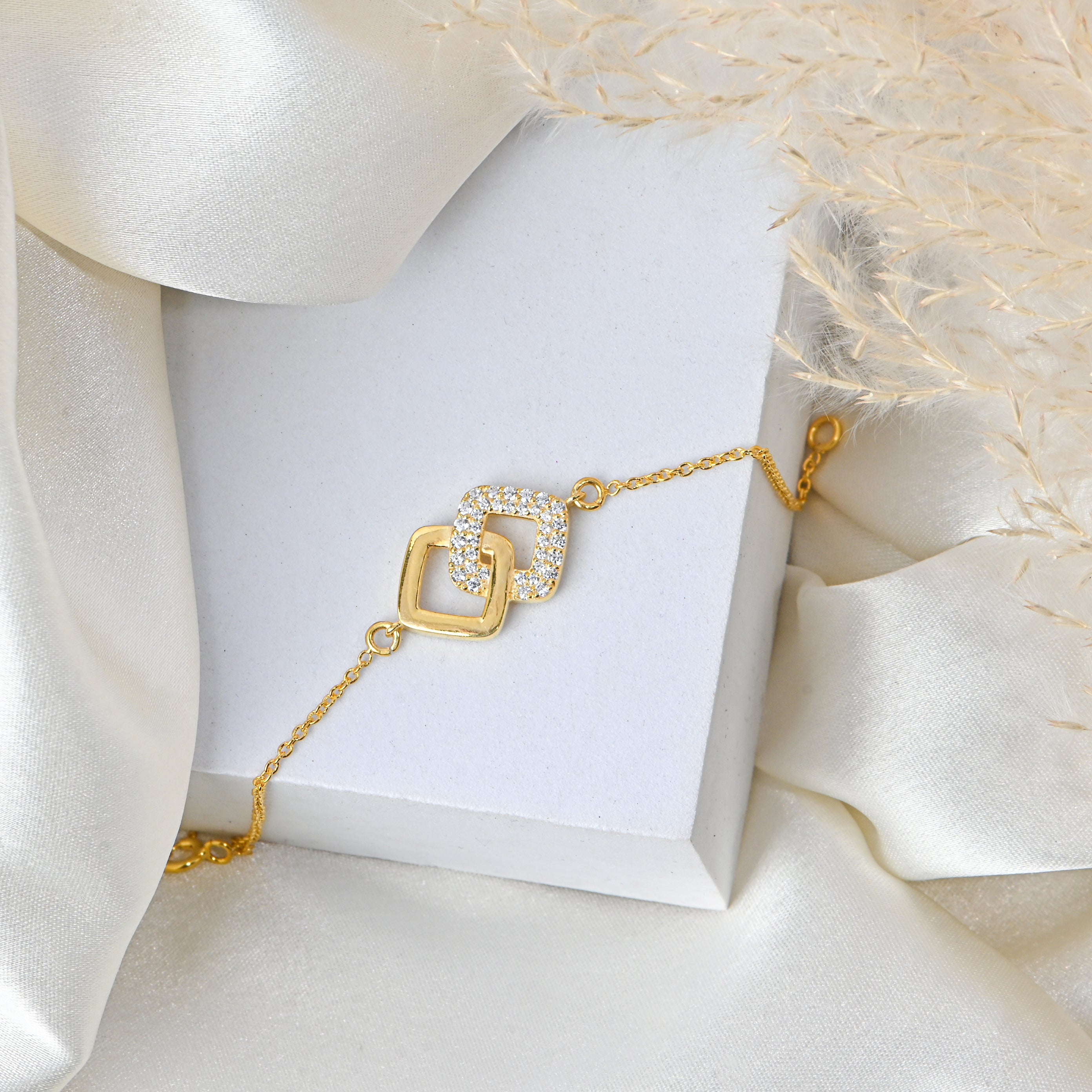 Elegant Moissanite Diamond Bracelet for Her with Timeless Sparkle, Luxury Charm, and Sophisticated Everyday Elegance