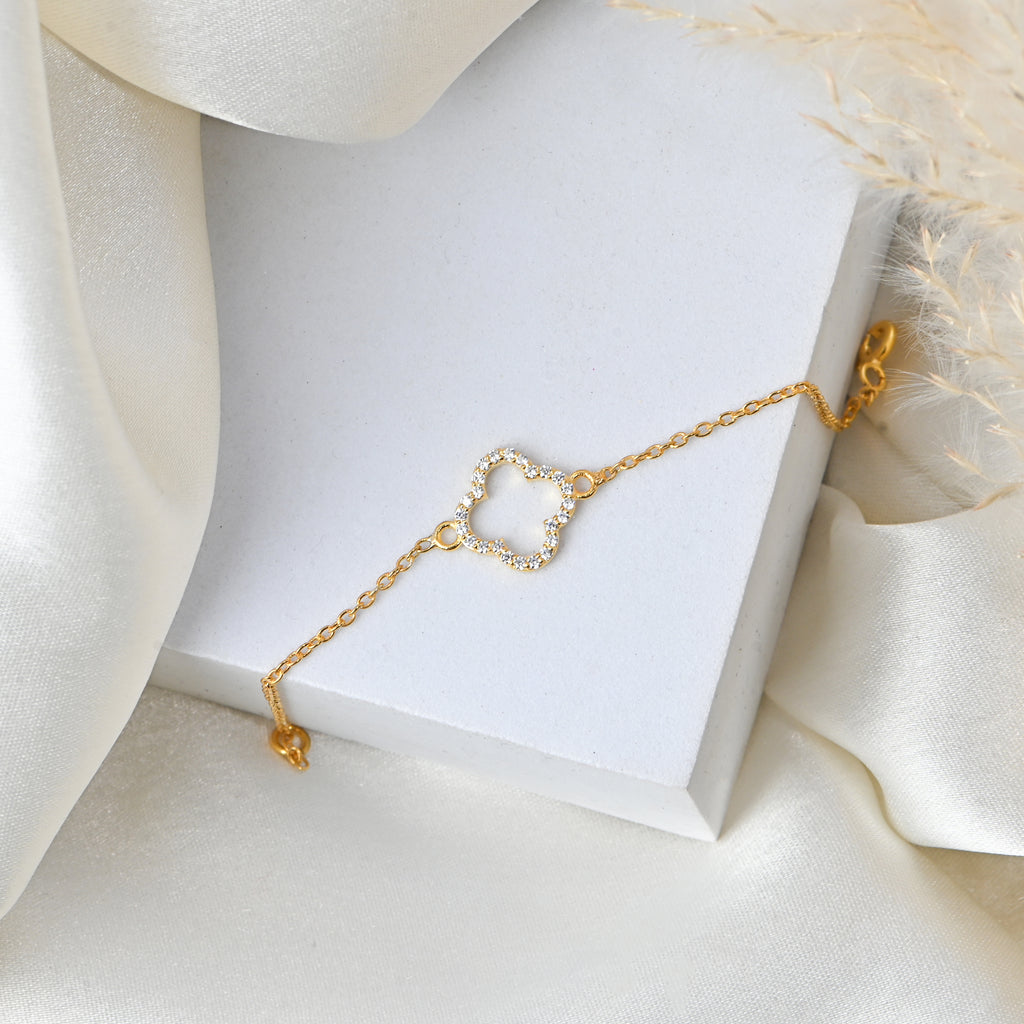 Luxury Moissanite Clover Bracelet for Her with Timeless Sparkle, Elegant Charm, and Romantic Sophisticated Beauty