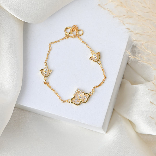 Elegant Flower Moissanite Bracelet for Her with Sparkling Beauty, Romantic Charm, and Timeless Luxury Hover Image