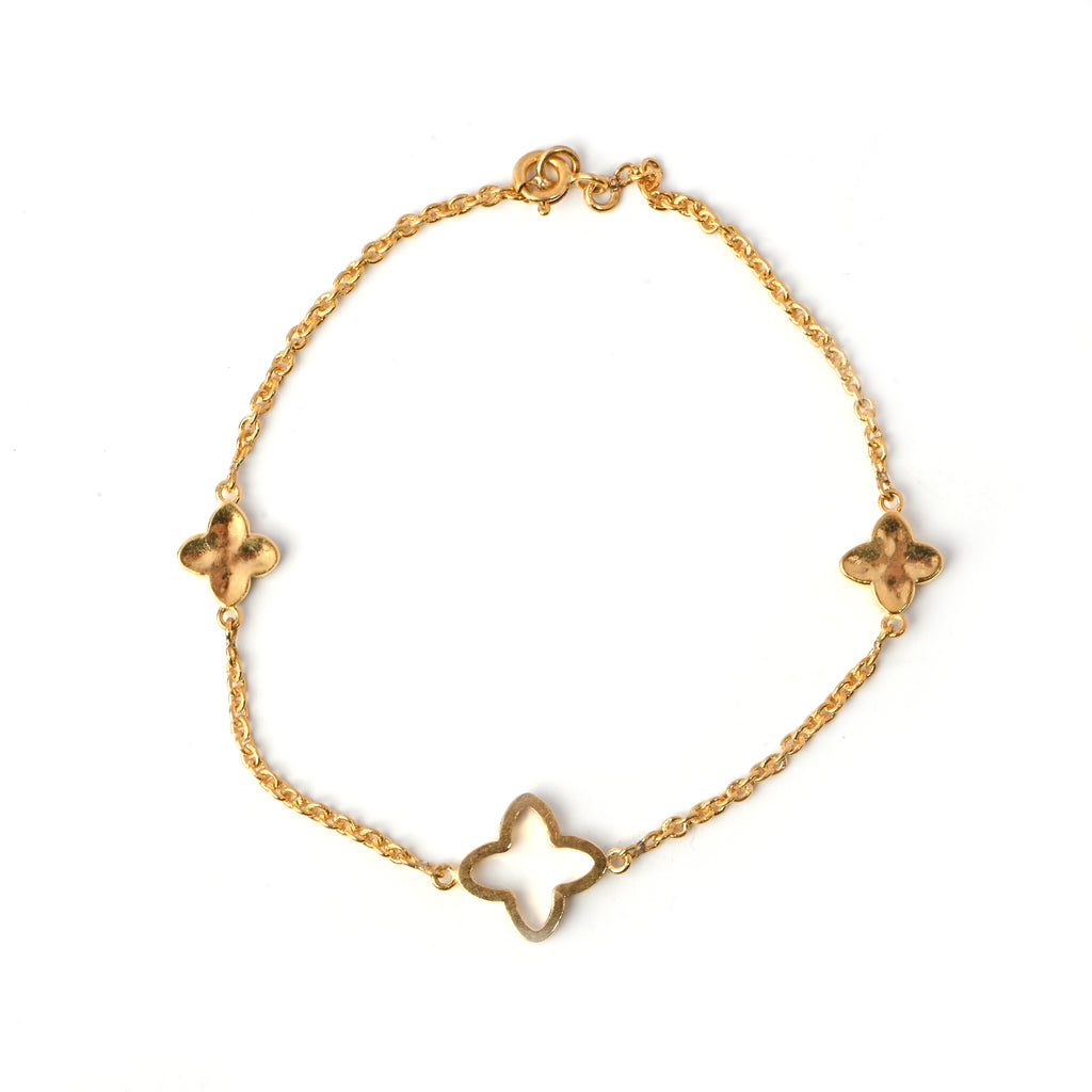 Elegant Four Leaf Clover Plain Bracelet for Her, Perfect Timeless Birthday Gift with Minimalist Luxury