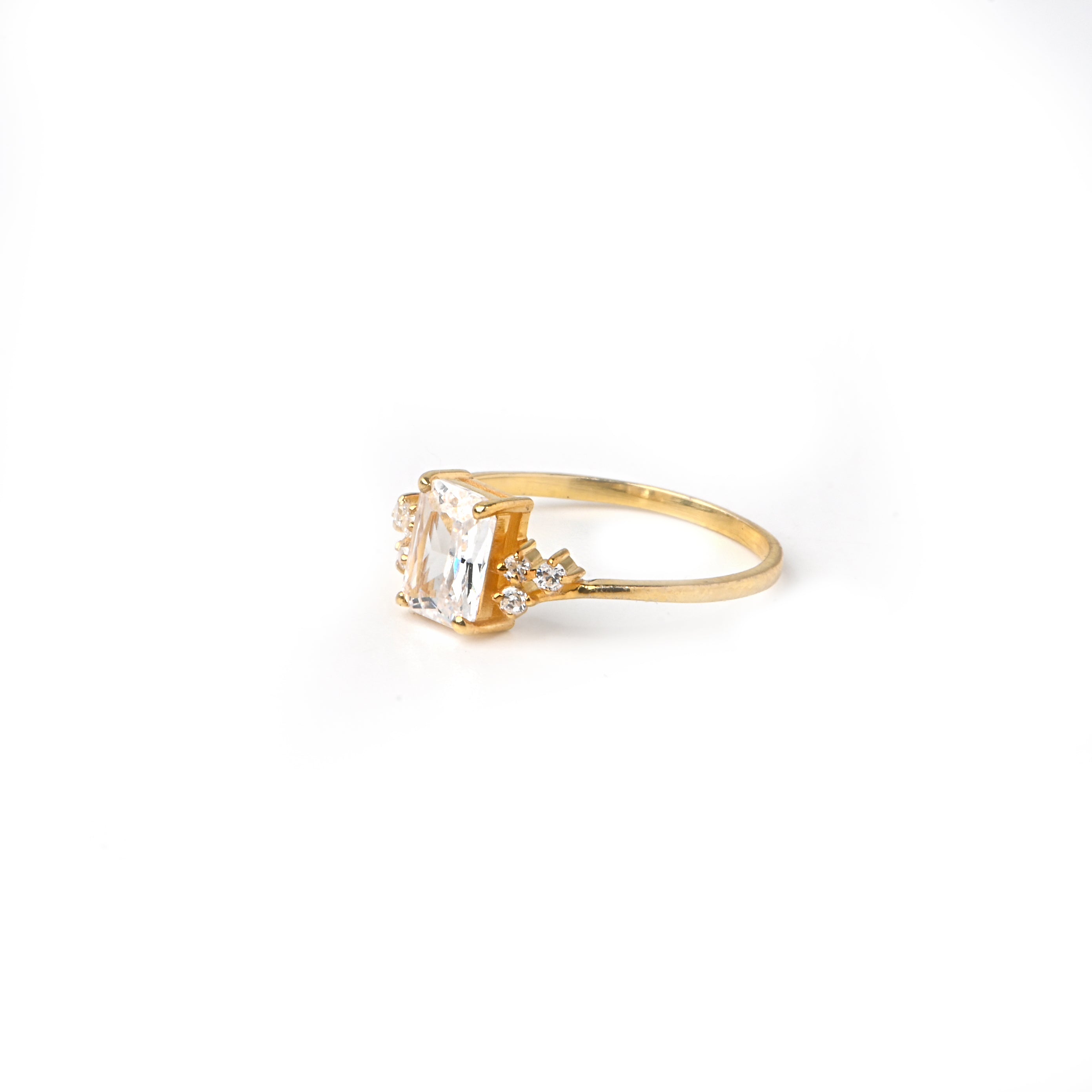 Experience timeless elegance with this radiant cut moissanite ring in sterling silver, crafted to sparkle brilliantly for every occasion.