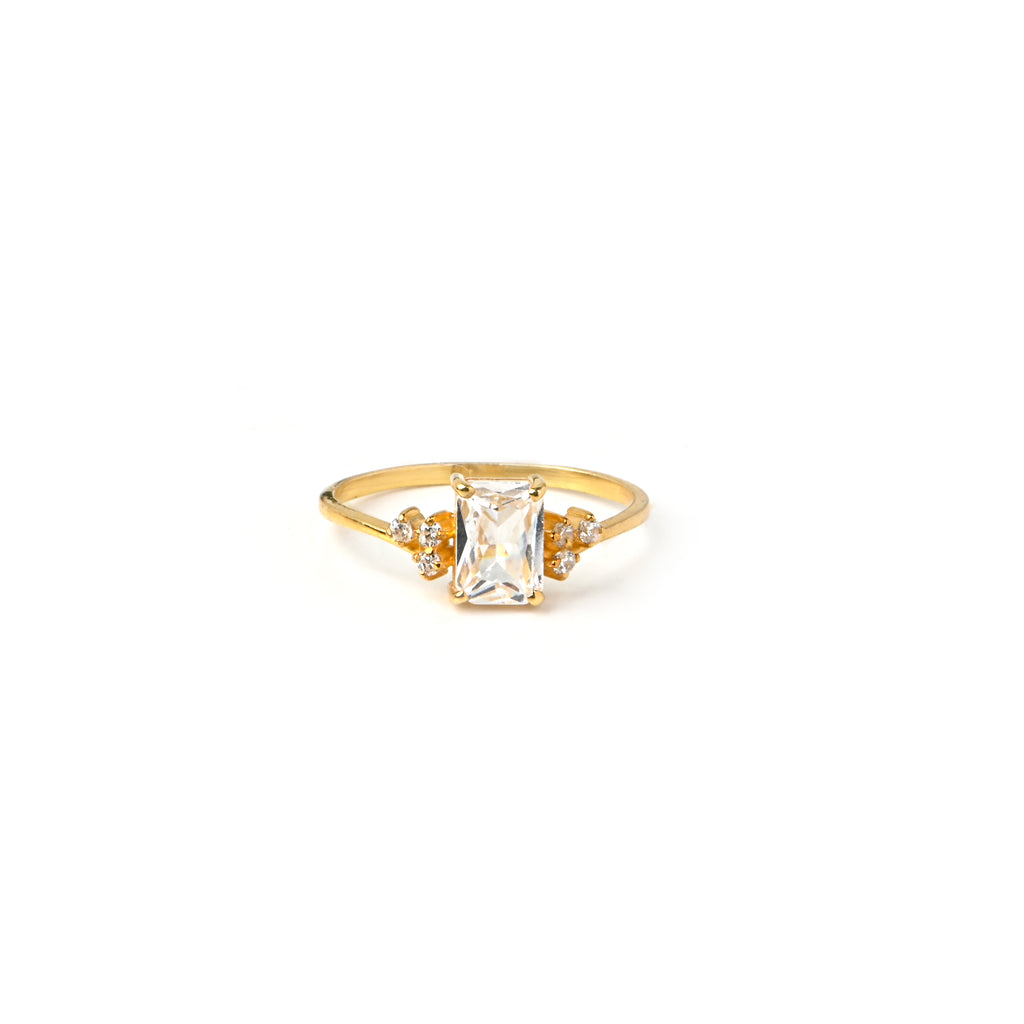 Experience timeless elegance with this radiant cut moissanite ring in sterling silver, crafted to sparkle brilliantly for every occasion.