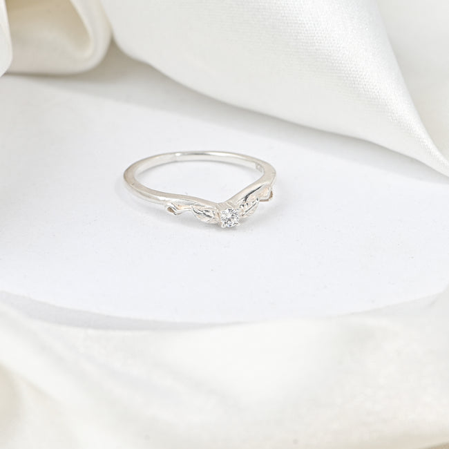 Elegant Round Cut Moissanite Silver Band Ring for Women, Timeless Sparkle Wedding Anniversary Fine Jewelry Hover Image