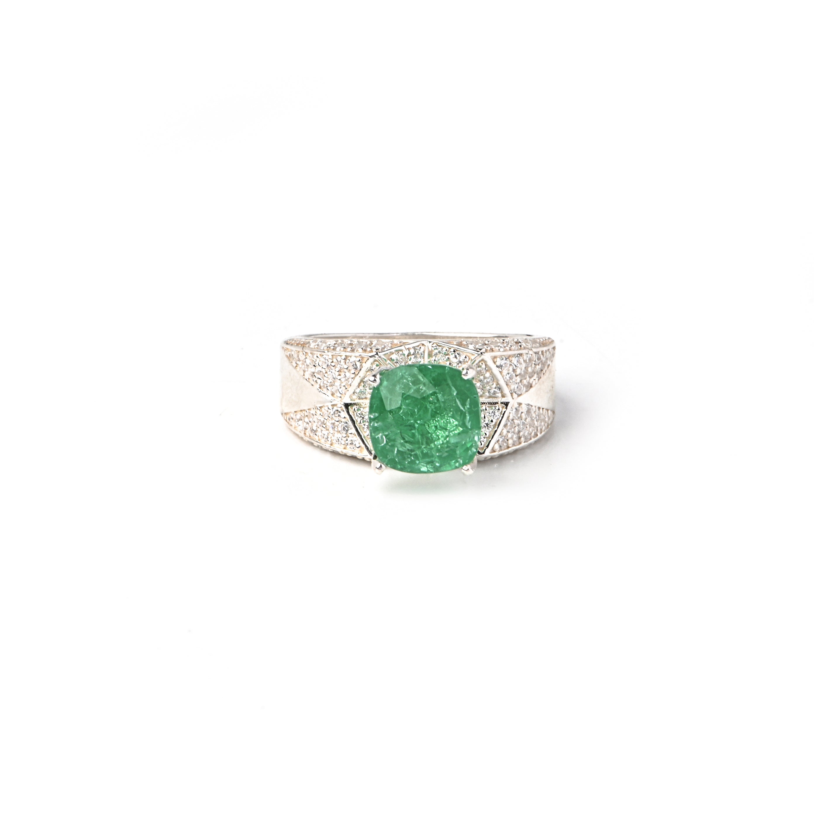 Elegant Cushion Cut Lab-Grown Emerald Ring in Sterling Silver for Timeless Luxury and Everyday Elegance