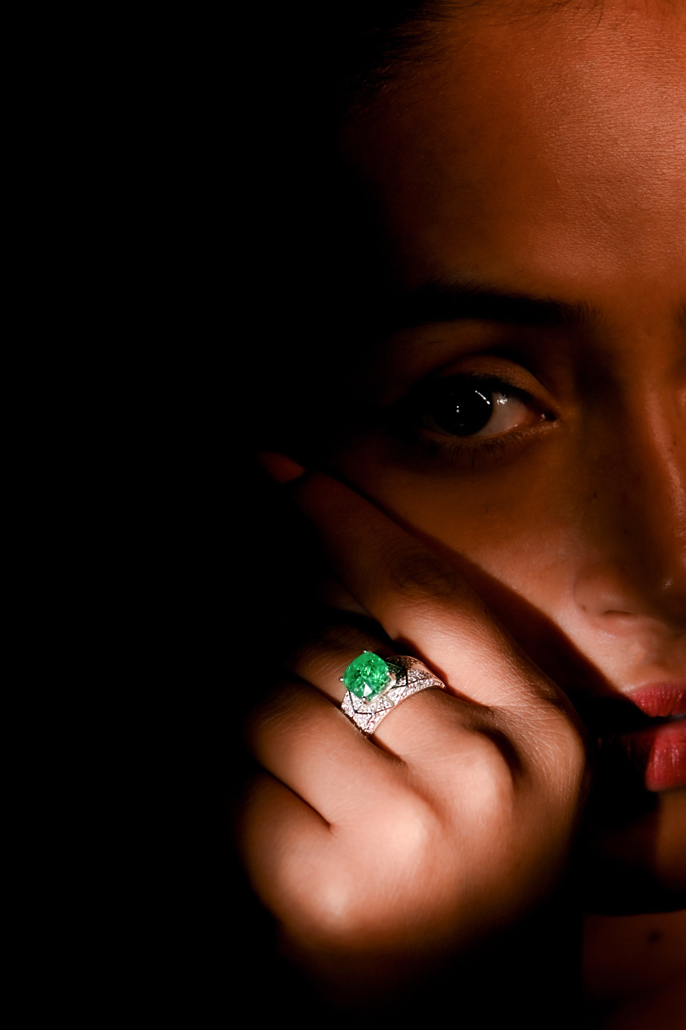 Elegant Cushion Cut Lab-Grown Emerald Ring in Sterling Silver for Timeless Luxury and Everyday Elegance