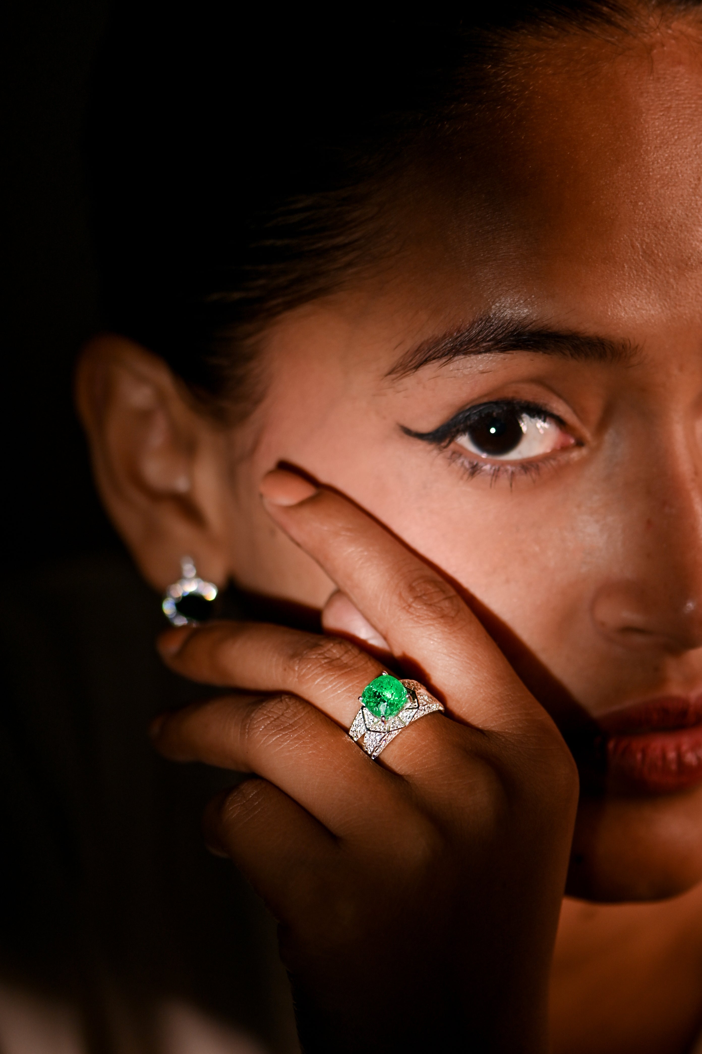 Elegant Cushion Cut Lab-Grown Emerald Ring in Sterling Silver for Timeless Luxury and Everyday Elegance
