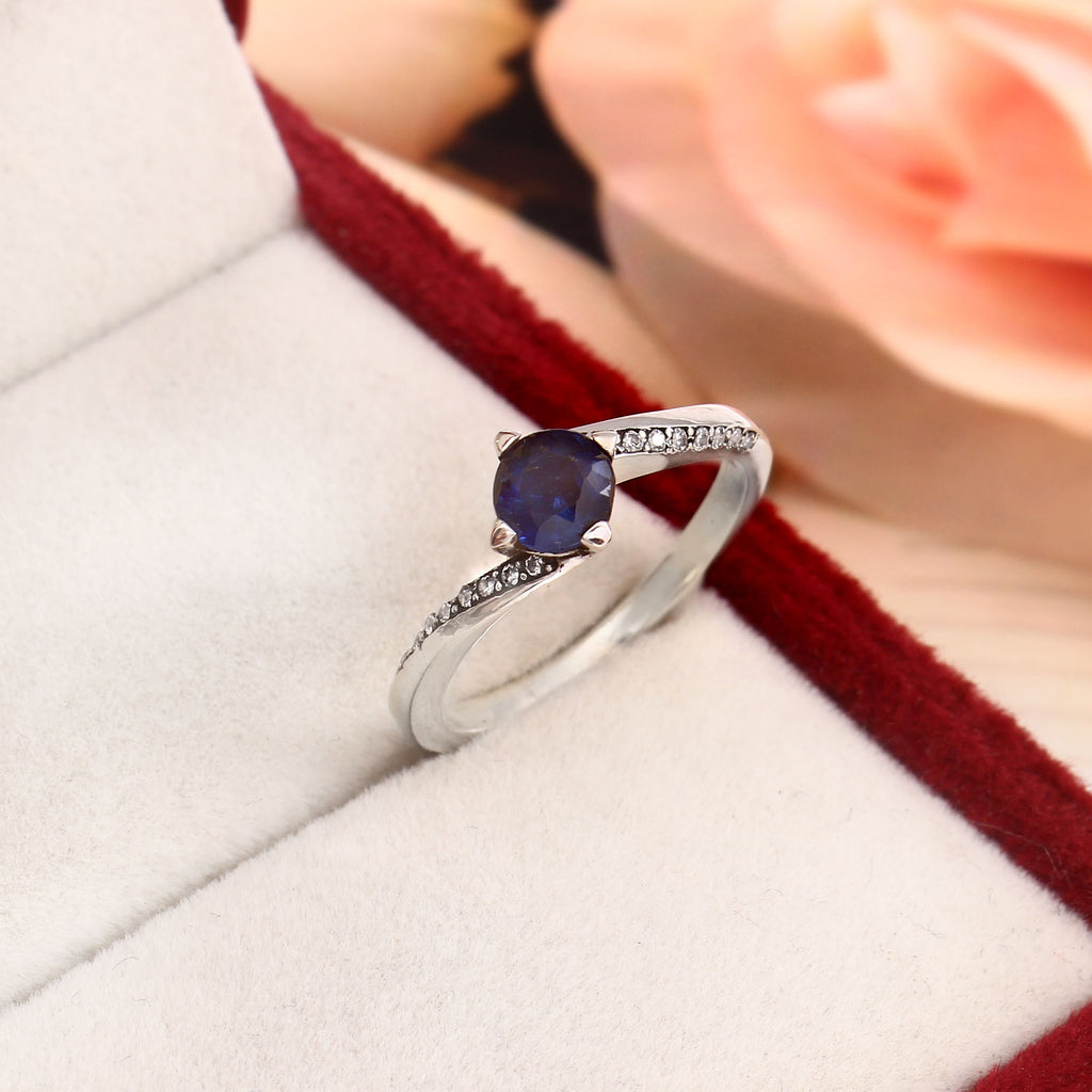 Elegant Round Kyanite Ring for Her, Timeless Blue Gemstone Jewelry with Radiant Charm